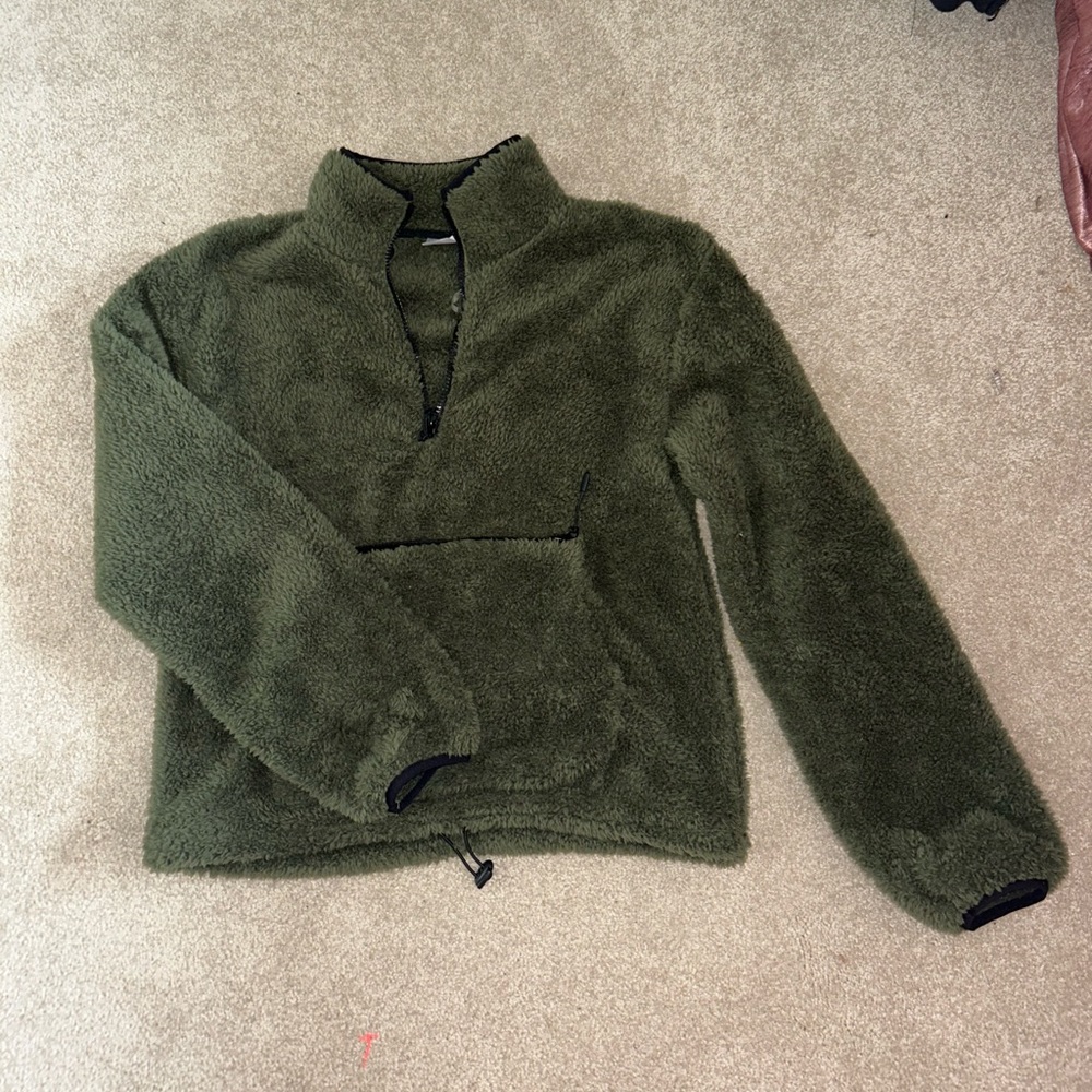 Women’s pullover, size Medium